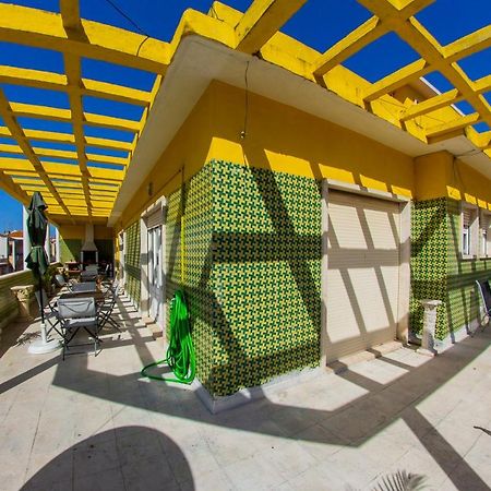Lar Dois Coracoes Hostel Alges Bagian luar foto