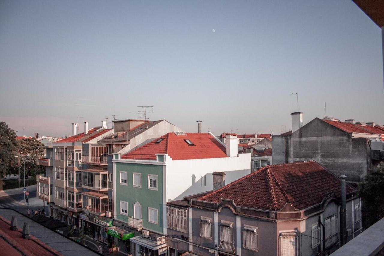 Lar Dois Coracoes Hostel Alges Bagian luar foto