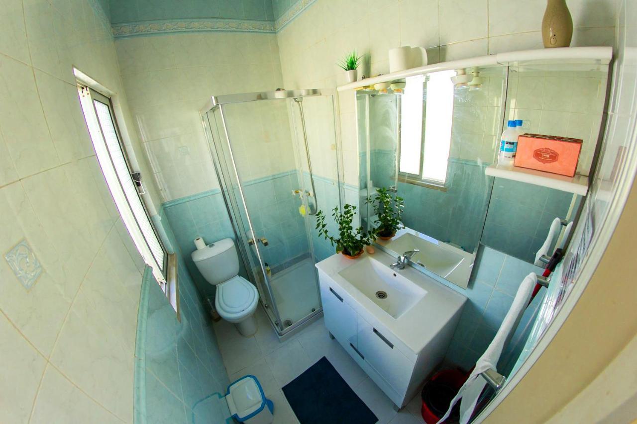 Lar Dois Coracoes Hostel Alges Bagian luar foto