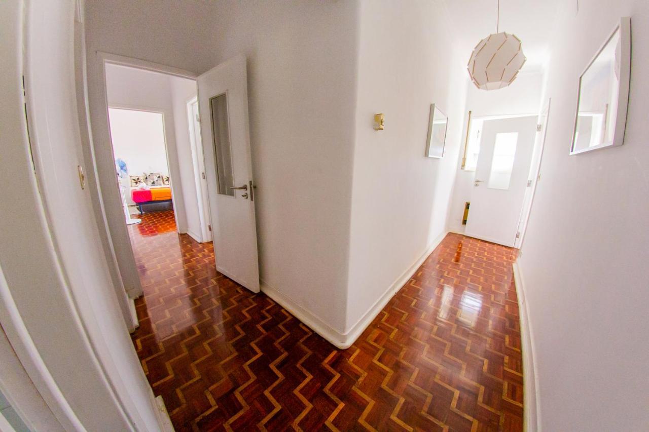 Lar Dois Coracoes Hostel Alges Bagian luar foto
