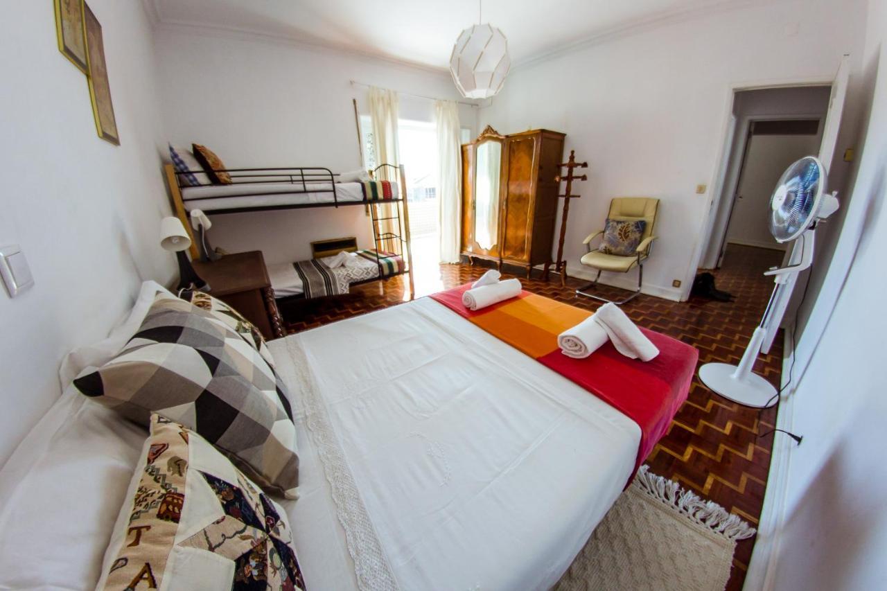 Lar Dois Coracoes Hostel Alges Bagian luar foto