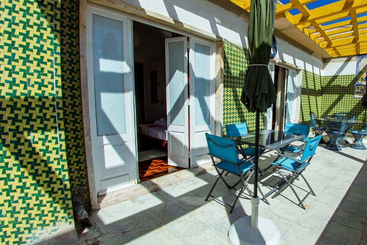 Lar Dois Coracoes Hostel Alges Bagian luar foto