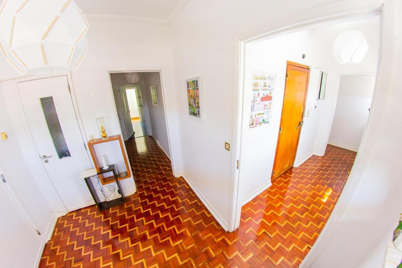 Lar Dois Coracoes Hostel Alges Bagian luar foto